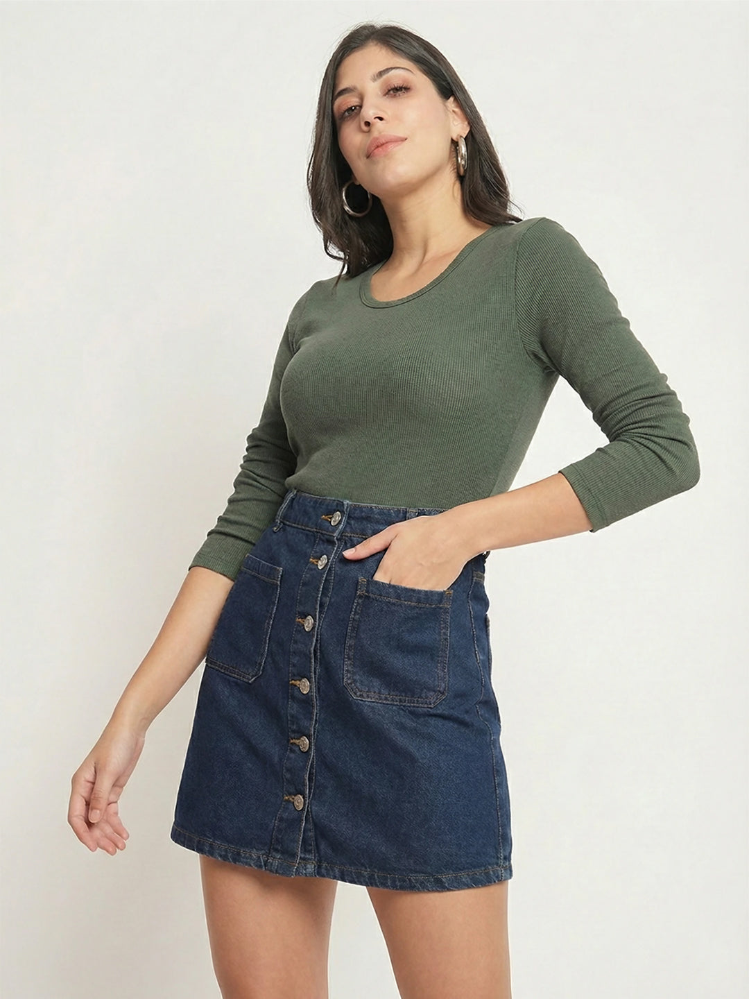 Ribbed round neck fitted top for women