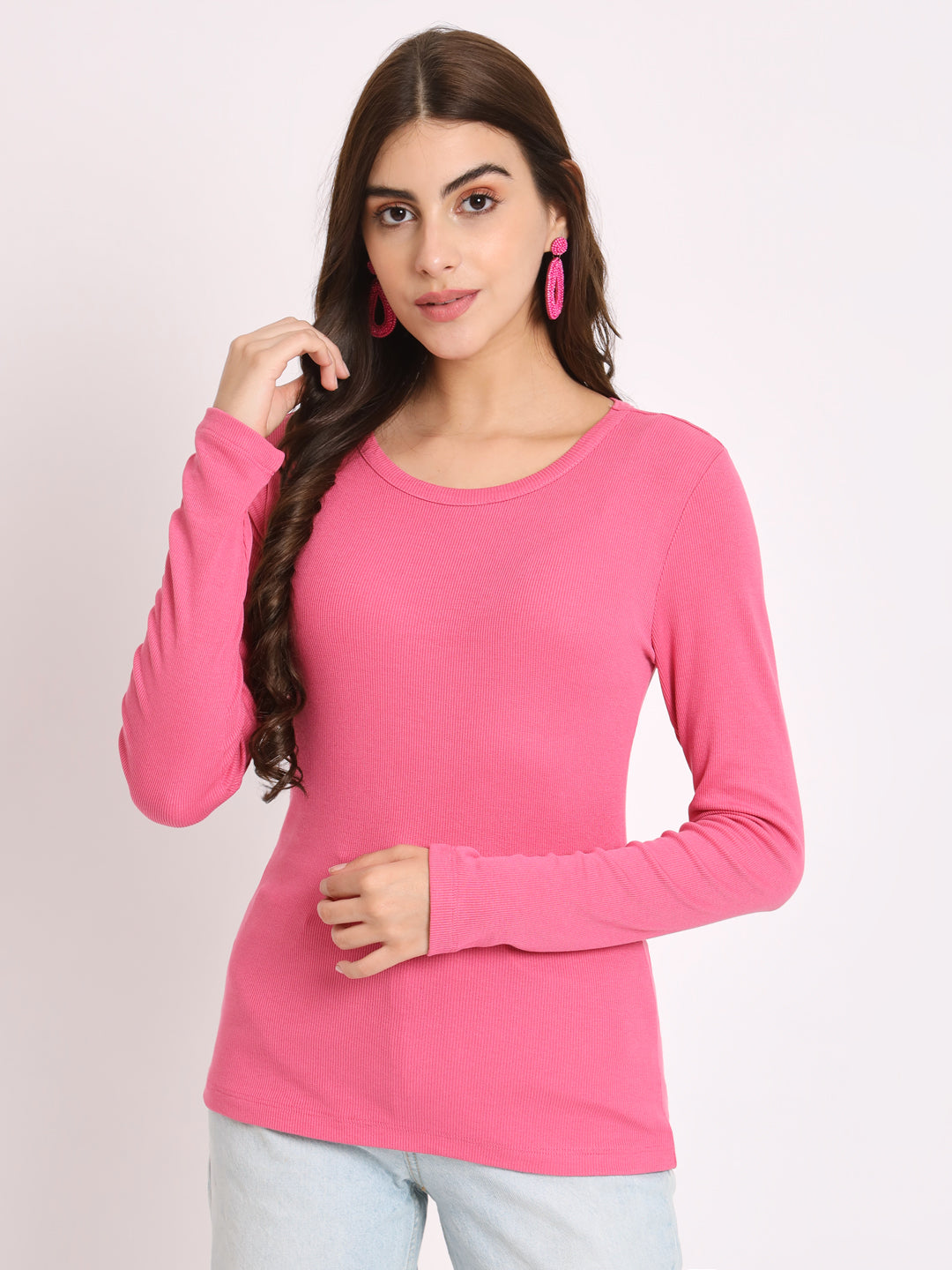Casual pink ribbed top styled with jeans