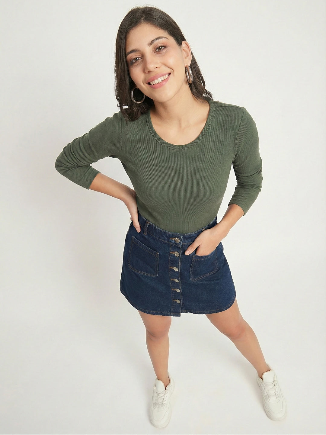 Stretchable ribbed fitted top detail