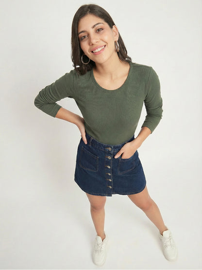 Stretchable ribbed fitted top detail